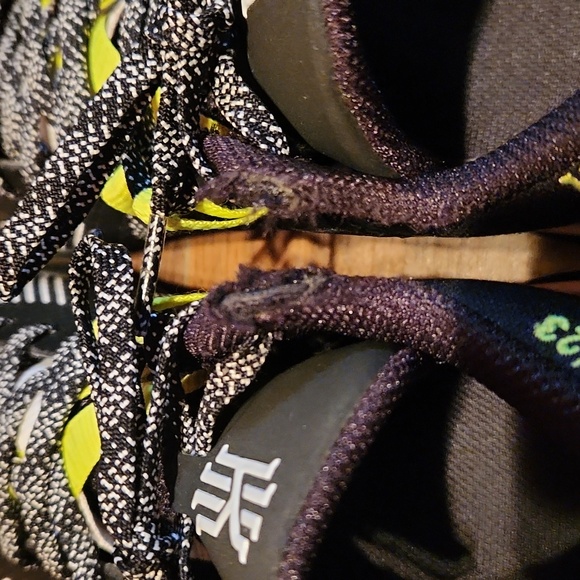 Men Nike Kyrie - Picture 9 of 9